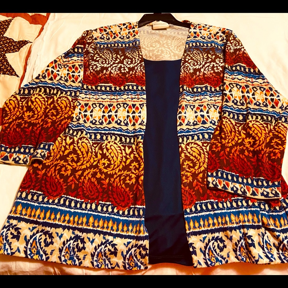 Alfred Dunner 2X, 3/4 sleeve blue top with print attached jacket. No size tag.